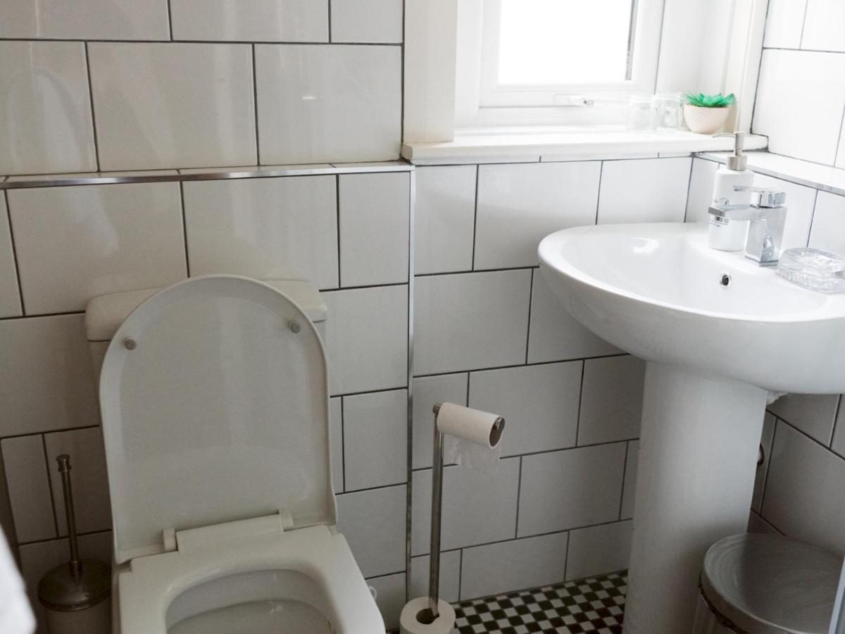 Pass The Keys Cozy Two Bed Flat Near Glasgow Airport & Paisley Exterior foto
